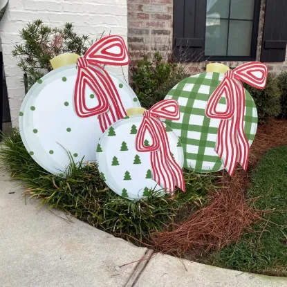 Picture of Green and White Ornaments
